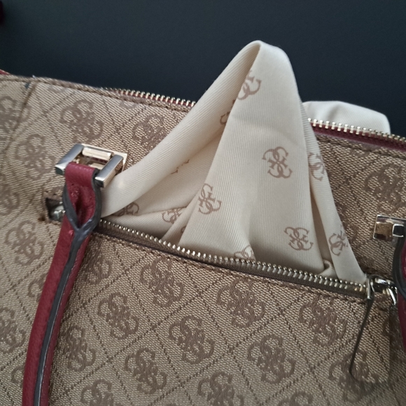 Guess Handbag - Picture 6 of 15